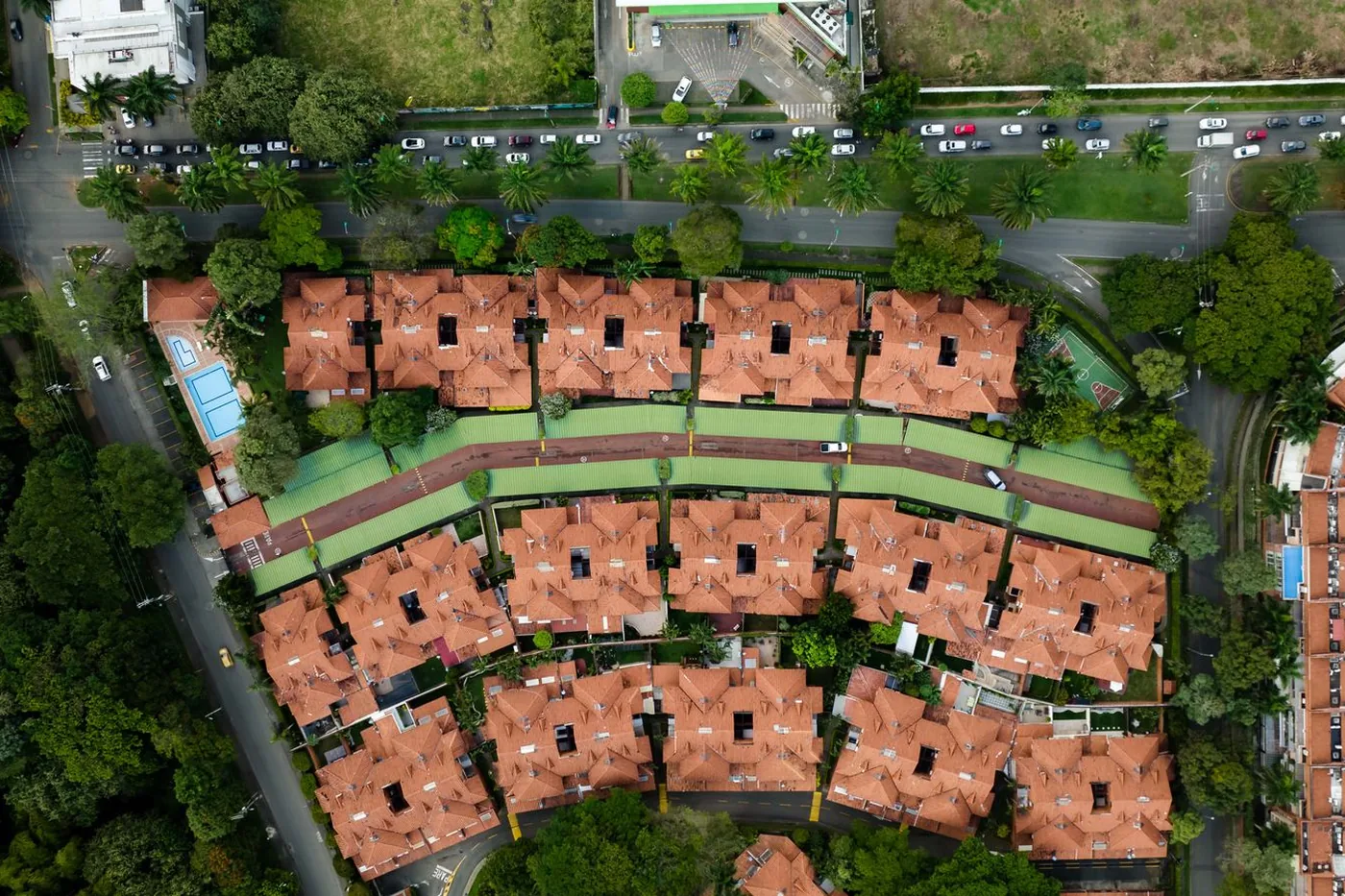 Vista aérea de lotes y predios urbanos